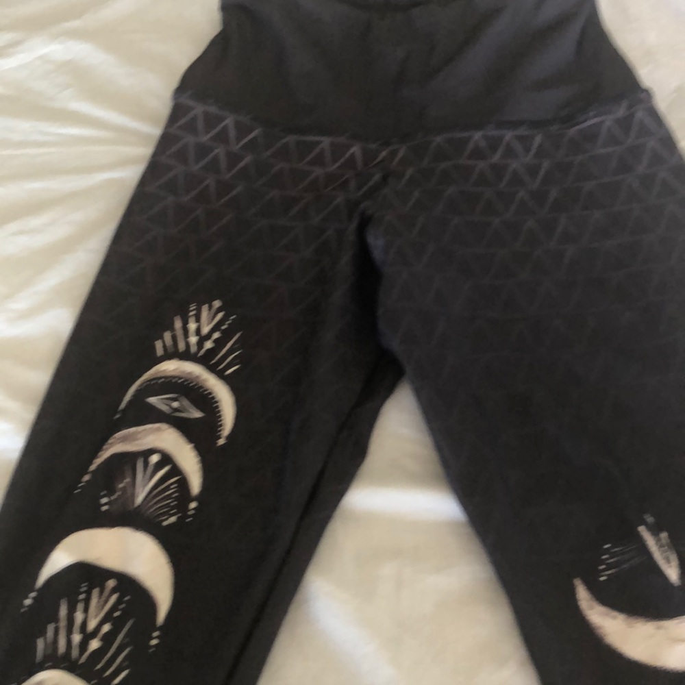 Onzie yoga leggings size small